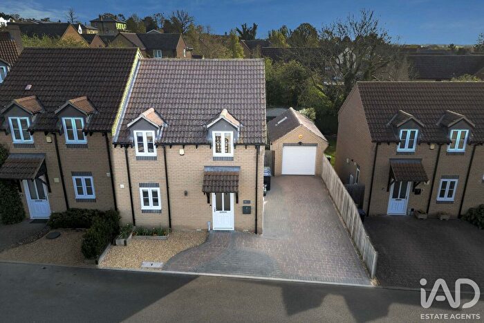 3 Bedroom Semi Detached House For Sale In Haddocks Rise, Sutton, Cambridgeshire, CB6