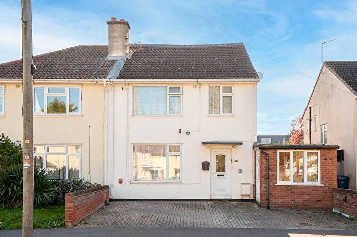 4 Bedroom Semi Detached House For Sale In Peverel Road, Cambridge, CB5