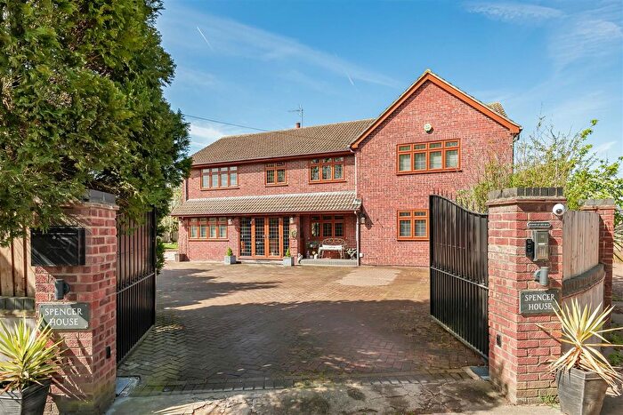 5 Bedroom Detached House For Sale In Nursery Road, Nazeing, EN9