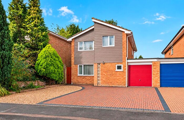 3 Bedroom Link Detached House For Sale In Zinnia Close, Kempshott, RG22