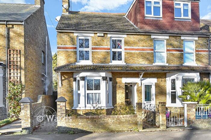 3 Bedroom Semi Detached House For Sale In Albany Road, Sittingbourne, Kent, ME10