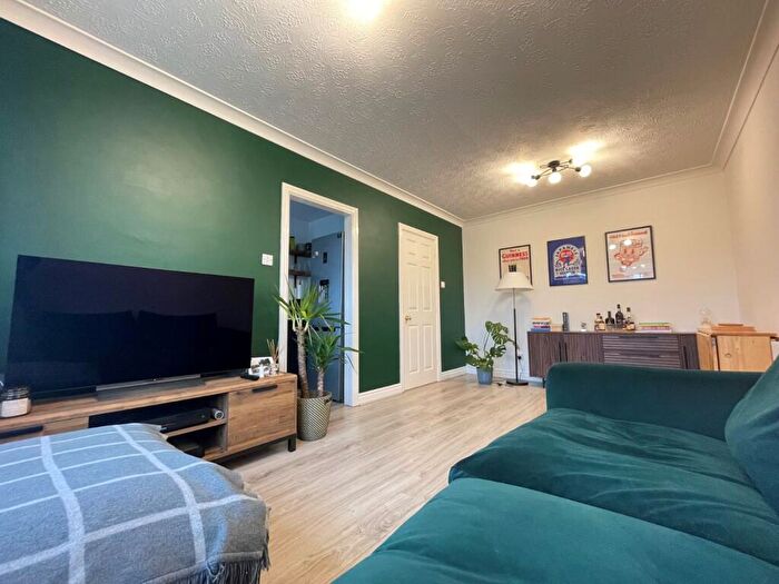 2 Bedroom Flat To Rent In The Cricketers, Kirkstall, Leeds, LS5