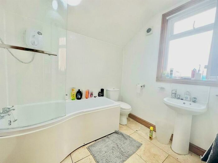 5 Bedroom House To Rent In Midland Avenue, Nottingham, NG7