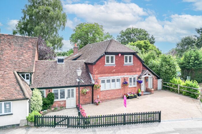 5 Bedroom Link Detached House For Sale In Eversley Road, Arborfield Cross, RG2