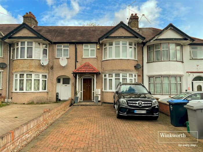 2 Bedroom Maisonette To Rent In Stewart Close, Kingsbury, NW9
