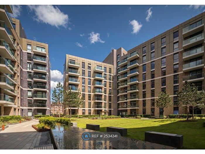 3 Bedroom Flat To Rent In Hamond Court, Kingston Upon Thames, KT2