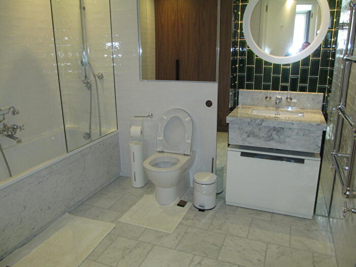 1 Bedroom Flat To Rent In Embassy Gardens, London, SW11