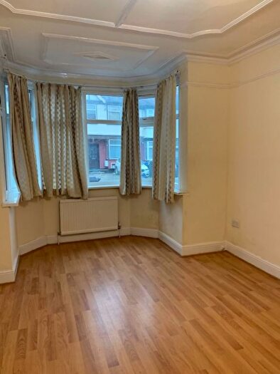 4 Bedroom Semi Detached House To Rent In Lonsdale Avenue, Wembley, HA9