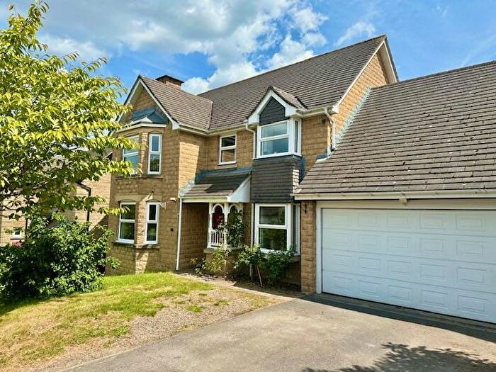 4 Bedroom Detached House For Sale In Wood End Close, Skircoat Green, Halifax, HX3