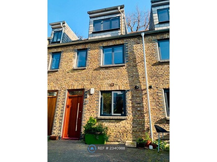 3 Bedroom Terraced House To Rent In Albion Road, London, N16