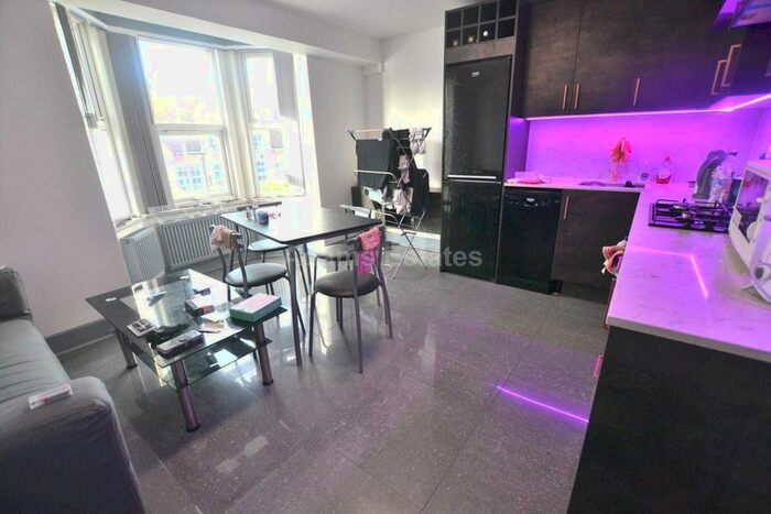 3 Bedroom Flat To Rent In Wokingham Road, Reading, RG6