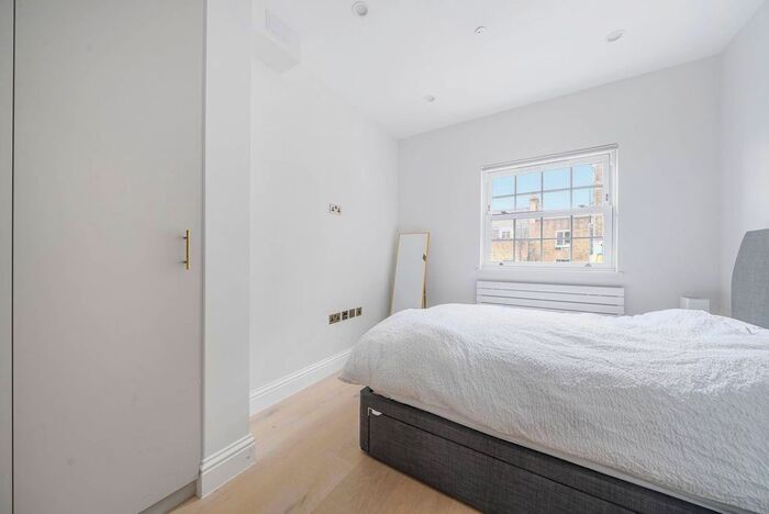 3 Bedroom Flat To Rent In Windmill Street, Fitzrovia, London, W1T