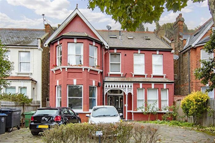 3 Bedroom Flat To Rent In Walm Lane, London, NW2