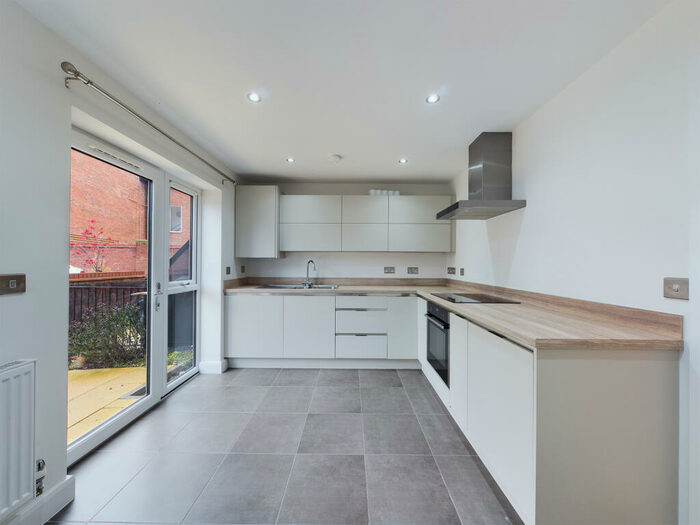 2 Bedroom Town House To Rent In Scotts Square, Humber Street, HU1