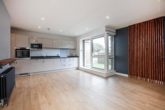 2 Bedroom Flat For Sale In Elmington Road, Camberwell, SE5