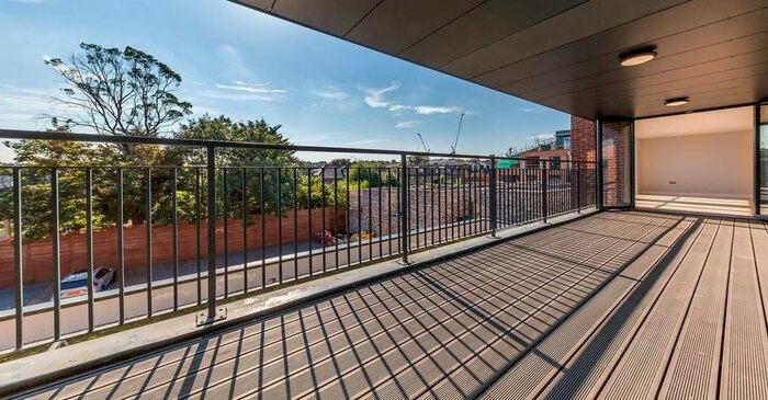 3 Bedroom Flat To Rent In Tottenham Lane, London, N8