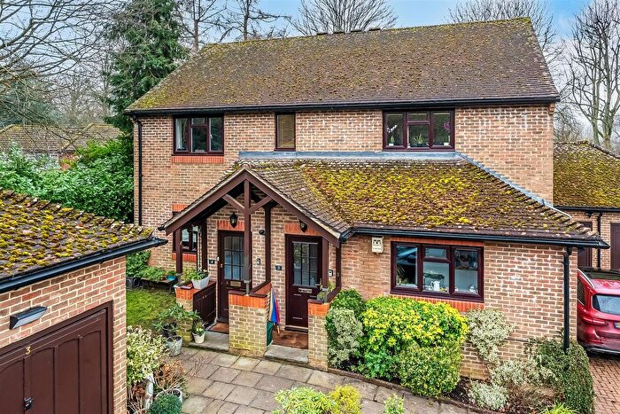 2 Bedroom Maisonette To Rent In Leatherhead Road, Ashtead, KT21