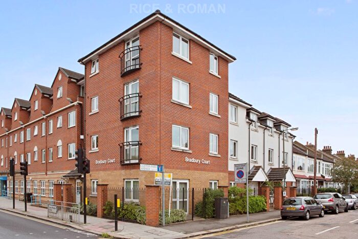 1 Bedroom Flat For Sale In Clifton Park Avenue, London, SW20