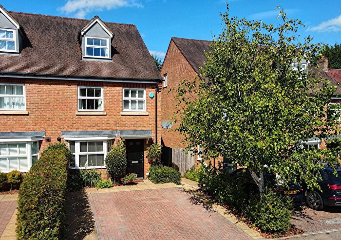 4 Bedroom Semi-Detached House For Sale In White Hill Close, Caterham, CR3