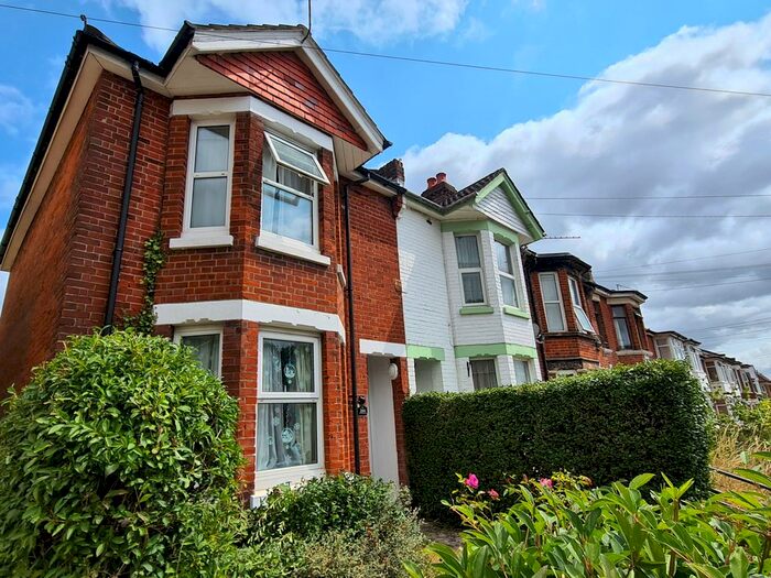 4 Bedroom Semi-Detached House To Rent In Broadlands Road, Southampton, SO17
