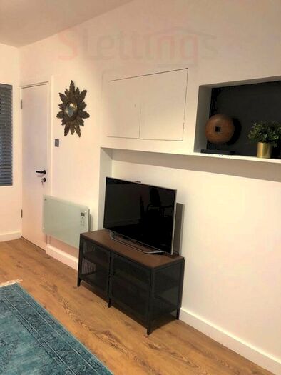 Studio To Rent In Edgwarebury Lane, Edgware, HA8