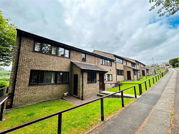 2 Bedroom Flat For Sale In Pye Nest Rise, Halifax, West Yorkshire, HX2