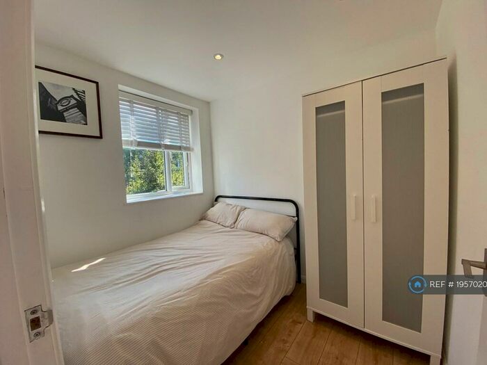 2 Bedroom Flat To Rent In Seven Sisters Road, London, N7