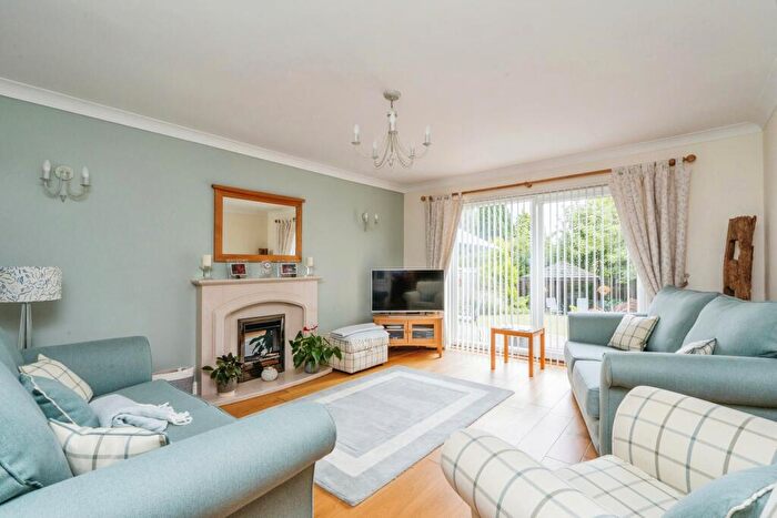 4 Bedroom Detached House For Sale In Oaklands Grove, Waterlooville, PO8