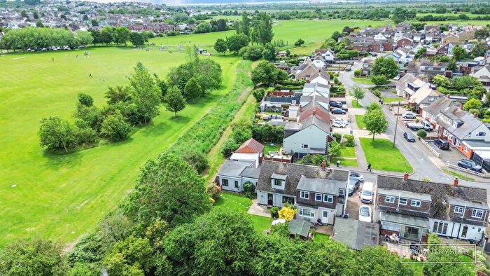 3 Bedroom Semi-Detached House For Sale In Boyce View Drive, Benfleet, SS7