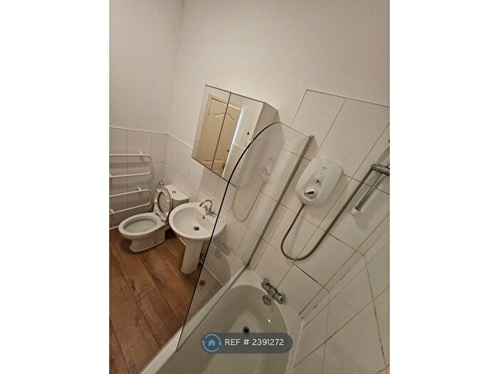 2 Bedroom Flat To Rent In Dean Lane, Bristol, BS3