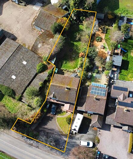 4 Bedroom Detached House For Sale In Nuneaton Road, Bulkington, CV12