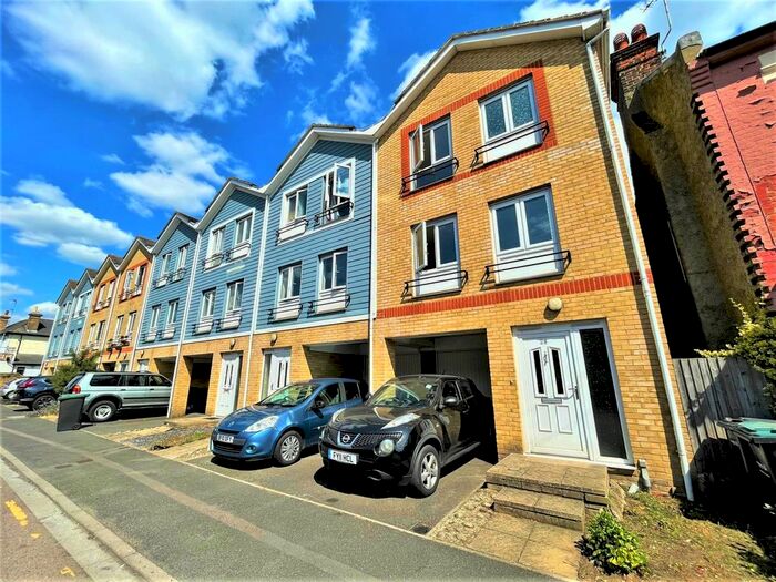 3 Bedroom End Of Terrace House To Rent In Russell Road, Gravesend, Kent, DA12