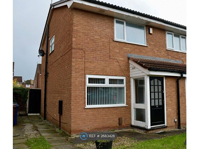2 Bedroom Semi Detached House To Rent In Kentstone Avenue, Stockport, SK4
