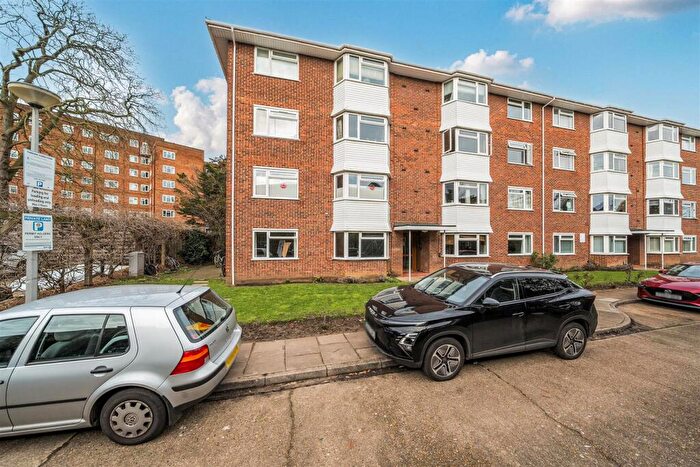 2 Bedroom Apartment For Sale In St. Andrews Square, Surbiton, KT6