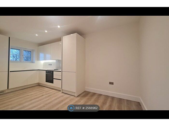 2 Bedroom Flat To Rent In Beechwood Grove, London, W3