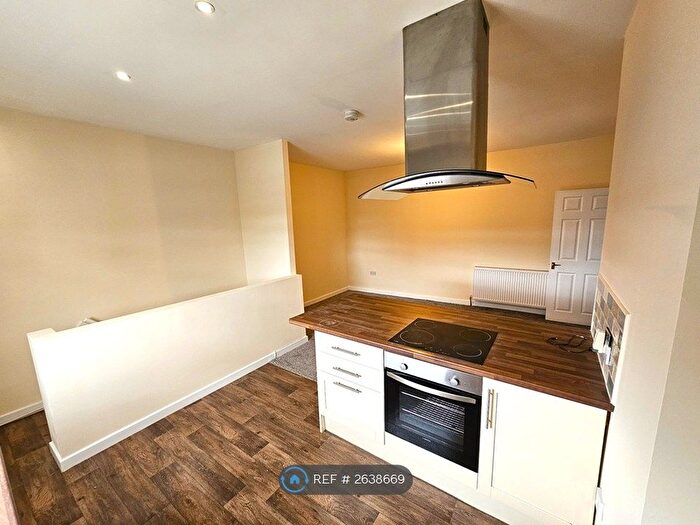 2 Bedroom Flat To Rent In Broad Street, Parkgate, Rotherham, S62