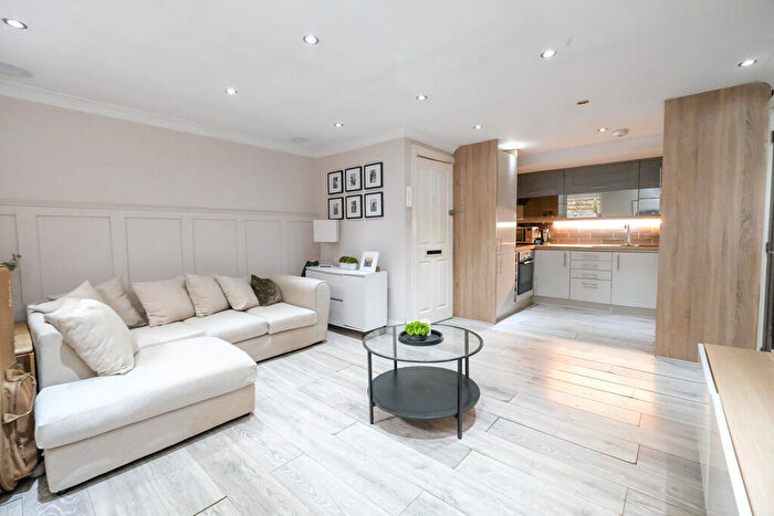 2 Bedroom Flat For Sale In Gladstone Road, Orpington, BR6