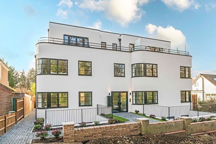 3 Bedroom Flat To Rent In Oak Hill Grove, Surbiton, KT6