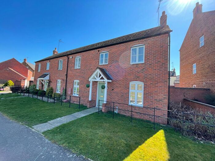 3 Bedroom Semi-Detached House To Rent In Lapsley Drive, Banbury, OX16