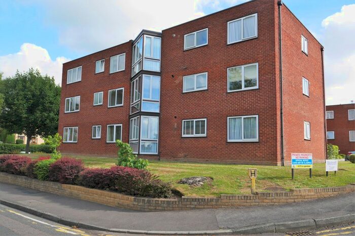 2 Bedroom Flat To Rent In Westcroft Court, Broxbourne, Broxbourne, EN10