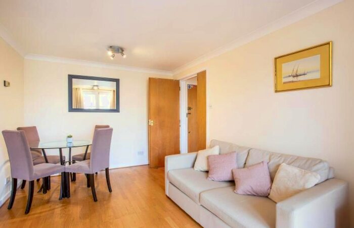 1 Bedroom Flat To Rent In Sussex Gardens, Paddington, London, W2