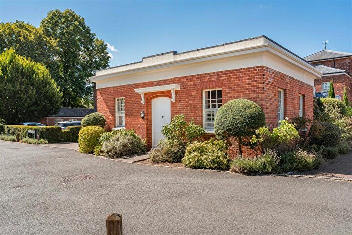 1 Bedroom Flat For Sale In Central Thame, Oxfordshire, OX9