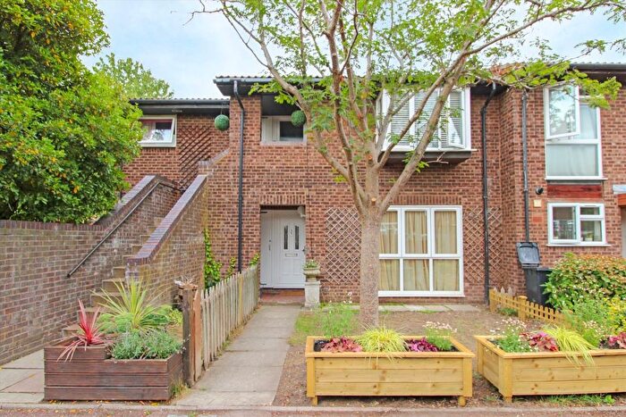 2 Bedroom Maisonette To Rent In Embleton Walk, Hampton, TW12