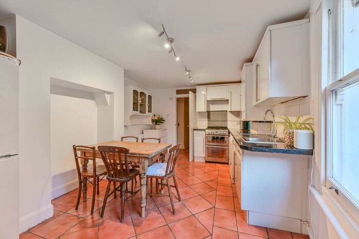 1 Bedroom Flat To Rent In Eckstein Road, Clapham Junction, London, SW11