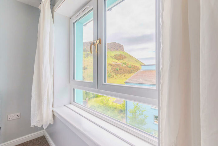 4 Bedroom Flat To Rent In Viewcraig Street Edinburgh United Kingdom, EH8