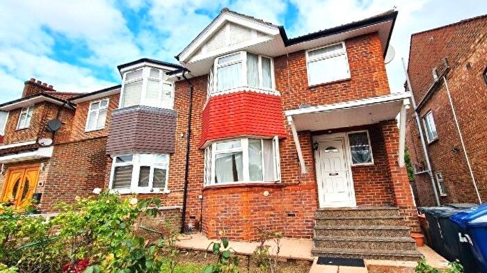 5 Bedroom Semi-Detached House To Rent In Bowes Road, London, W3