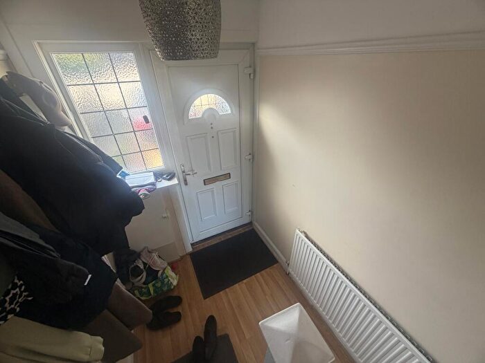 3 Bedroom Terraced House To Rent In Poynters Road, Luton, LU4
