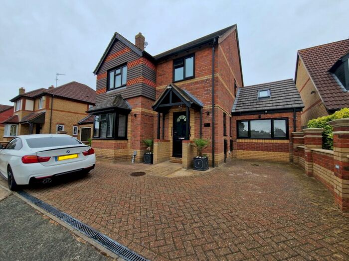 4 Bedroom House To Rent In Riddy Lane, Luton, LU3