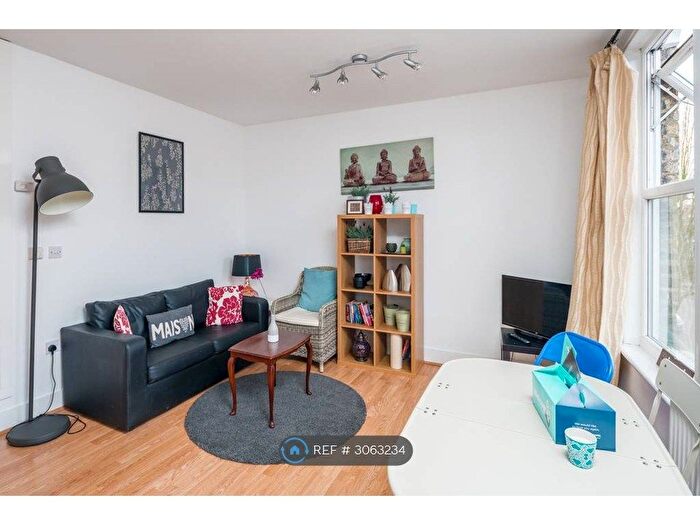 1 Bedroom Flat To Rent In Narford Road, London, E5
