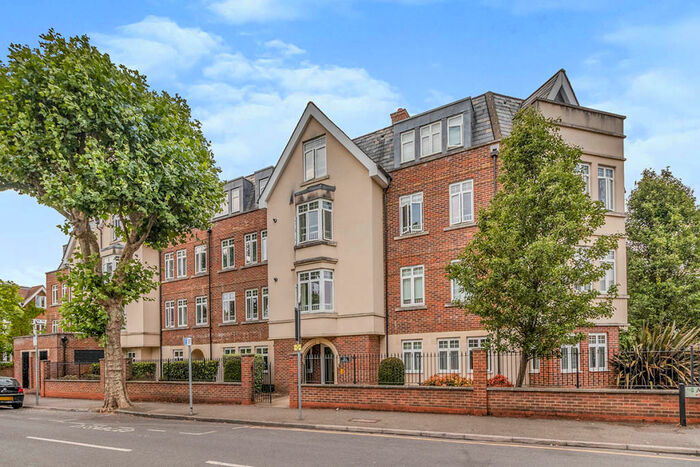 1 Bedroom Flat To Rent In Albany Park Road, Kingston Upon Thames, Surrey, KT2